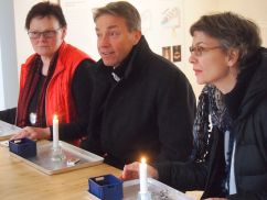 MdL Sylvia Lehmann, Minister Günter Baaske und MdL Tina Fischer (v.l.n.r.) im Floriansdorf