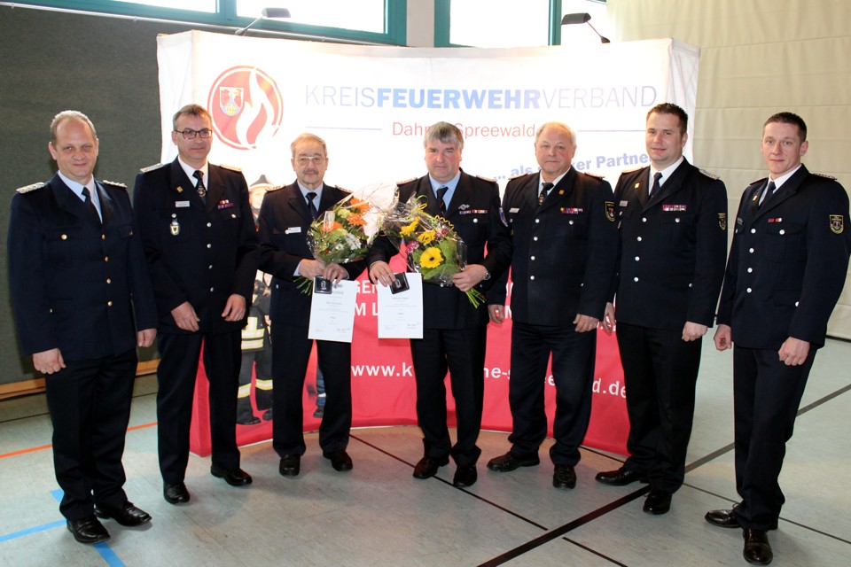 Auszeichnungen für Egon Schneider (FF Teupitz-Neuendorf) und Andreas Hilpert (FF Walddrehna)