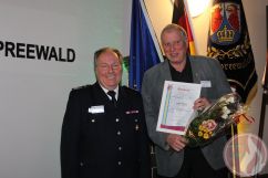 Joachim Schneider (Geschäftsführer KiEZ Frauensee a.D.) - mit dem Ehrenzeichen des Kreisfeuerwehrverbandes Dahme-Spreewald e.V. in GOLD