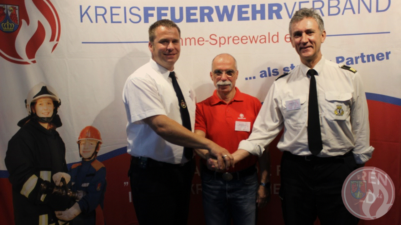 v.l. Christian Liebe (stellv. Vorsitzender KFV LDS e.V.), Hartmut Heyde (Feuersozietät Berlin - Brandenburg), Frieder Kircher (Leitender Brandirektor Berliner Feuerwehr)