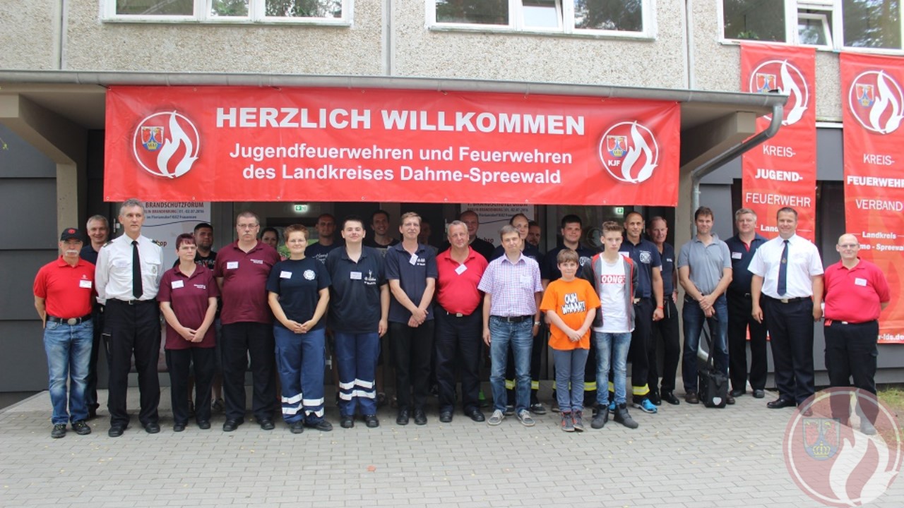 Gruppenfoto zum 1. gemeinsamen Brandschutzforum