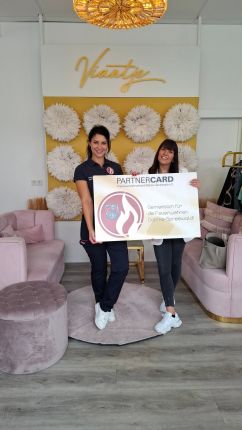 v.l. Judith Hopsch (Fachausschussleiterin Gleichstellung KFV LDS e.V.) und Antje Petermann (Inhaberin Viantje – Fashion Lounge)